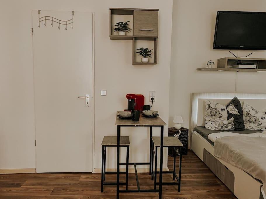 Unser Sonniges Apartment Mit Wlan, Netflix, Xbox Magdeburg Exterior foto