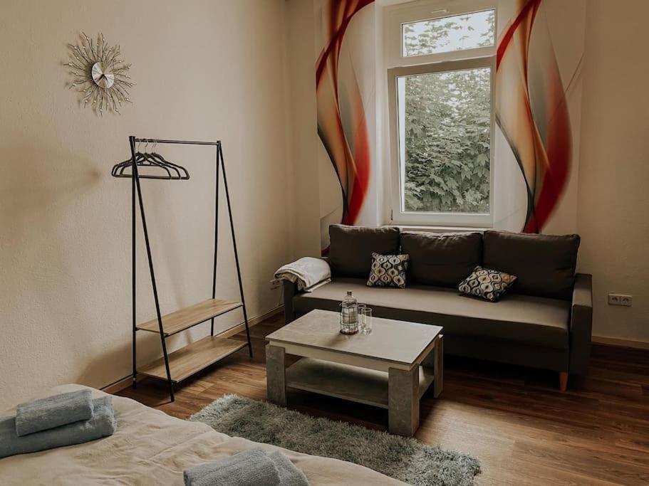 Unser Sonniges Apartment Mit Wlan, Netflix, Xbox Magdeburg Exterior foto